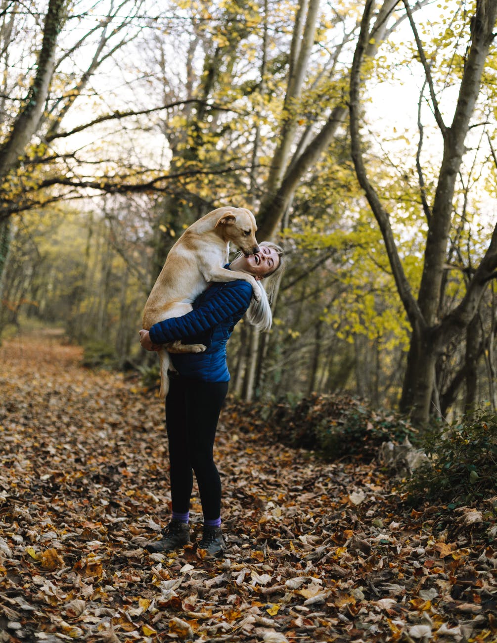 a person holding a dog in her arms<br />
